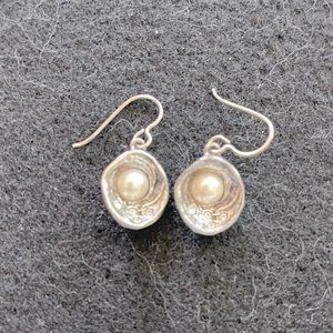 Silver pearl earrings with 5 rhinestones